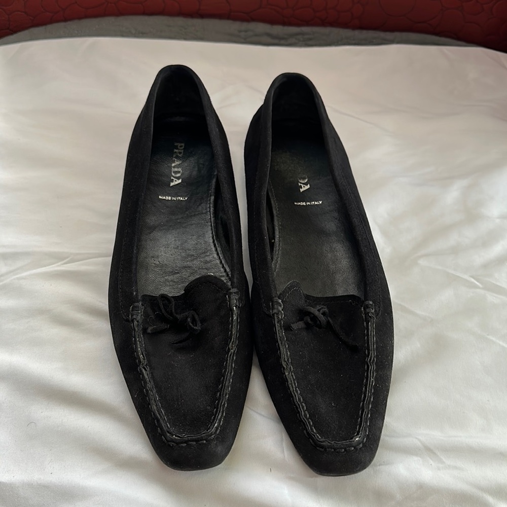 Prada size 9, 40 Suede leather & lining. Great condition. Super comfortable.